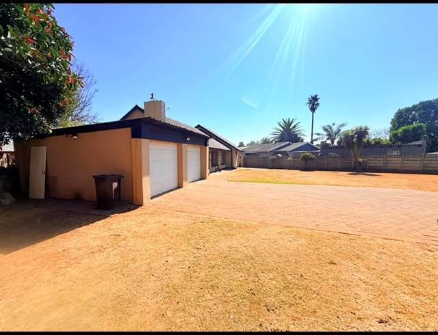 3 BEDROOM HOUSE FOR SALE IN CRESSLAWN